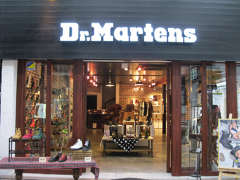 ドクターマーチン(1F)